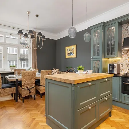 Luxury With Two Bedrooms And Balcony By Renters Prestige