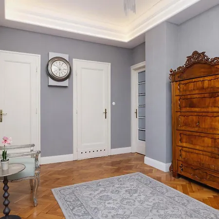 Luxury With Two Bedrooms And Balcony By Renters Prestige *