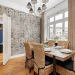 Luxury With Two Bedrooms And Balcony By Renters Prestige Krakau